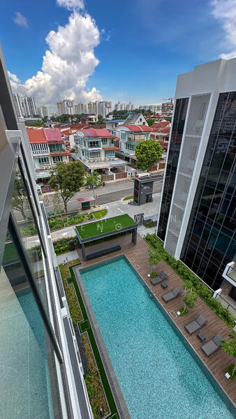 Swimming Pool / Landed View