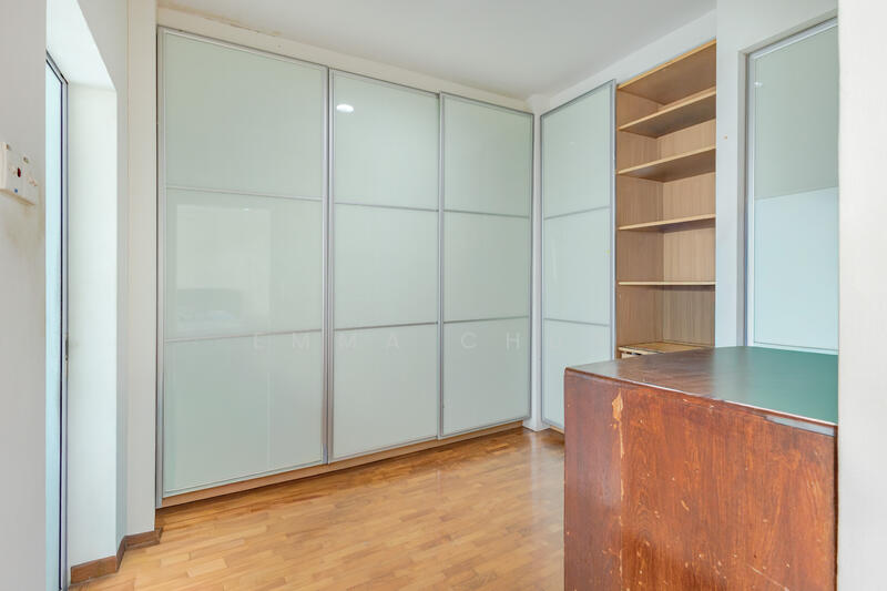 Master Walk In Wardrobe