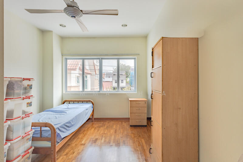 Level 2 Common Bedroom (1 of 2)