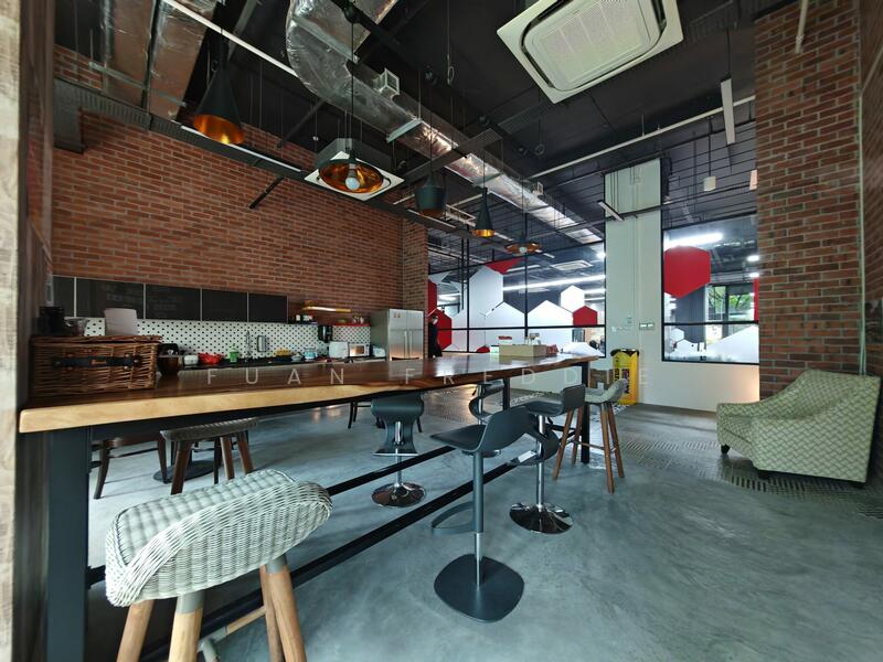 B1 Nicely Fitted Ancillary Office Aircon Carpet High Ceiling Free Shuttle Bus to Pasir Panjang MRT, , 18,137 sqft, Light Industrial (B1) For Rent, by Fuan Freddie, 60176711 - Kitchen - CommercialGuru.com.sg