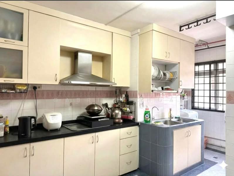 730 Jurong West Street 72, 730 Jurong West Street 72, 3 Bedrooms, 1,195 sqft, HDB Flat For Sale, by Gabriel Chua, 60176771 - Kitchen - PropertyGuru.com.sg