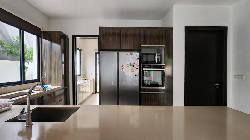 Dry Kitchen w Island Top