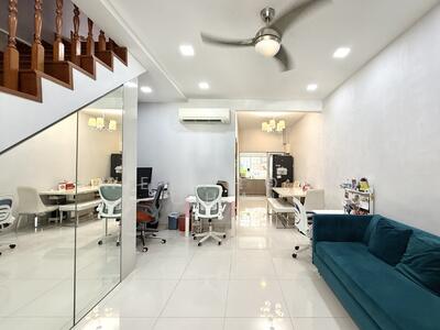 For Sale - ⭐⭐LANDED7772@Most Valuable Terraced House 1KM To Catholic High (D20) 3rm