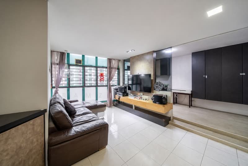 484 Segar Road, 484 Segar Road, 4 Bedrooms, 1,377 sqft, HDB Flat For Sale, by Ramzi Razak, 60177125 - Living Room - PropertyGuru.com.sg