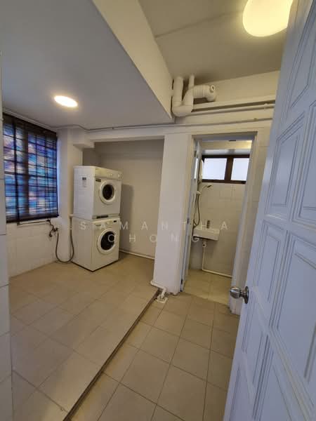 Utility room + WC for helper