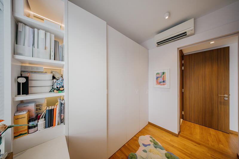 Walk in wardrobe & study