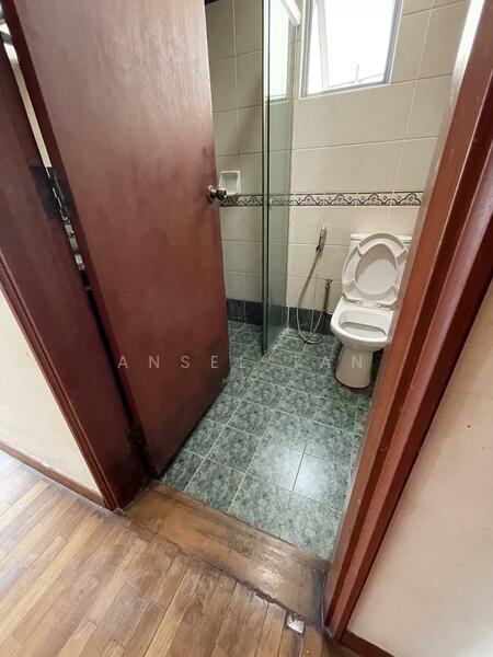 For Rent - 4-min walk from Bedok Reservoir MRT - Common Room with Balcony Access!