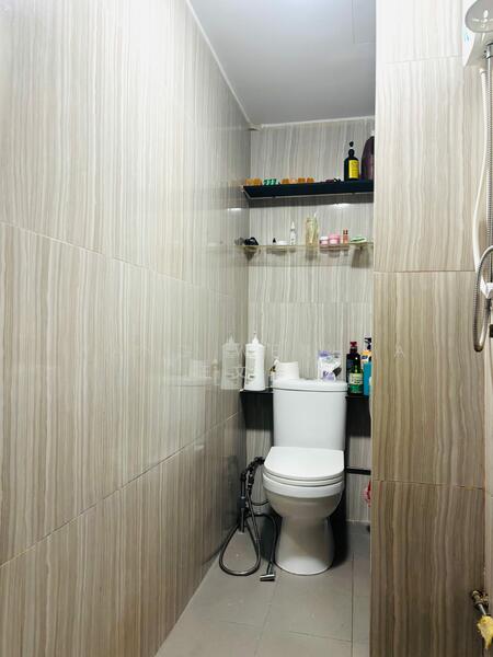 Ubi Centre, 57 Ubi Avenue 1, 1,550 sqft, Light Industrial (B1) For Sale, by Wang Wenhua 王文华, 60178086 - Bathroom - CommercialGuru.com.sg