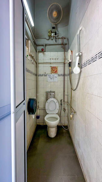 Best Price F&B Unit Near Farrer Park MRT, Serangoon Road, 544 Serangoon Road, 1,800 sqft, Food & Beverage For Rent, by Sherry Tang (邓民洁), 60178129 - Bathroom - CommercialGuru.com.sg