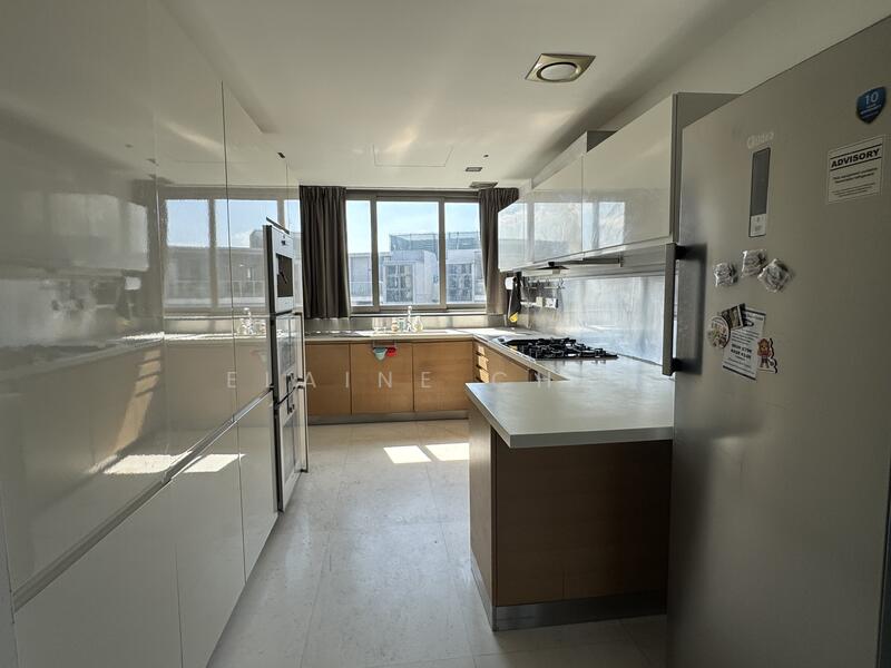 Modern spacious kitchen 