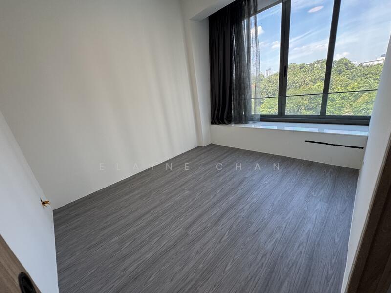 Bright common bedroom 1