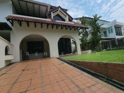 For Sale - ✨Spacious D10 SD Wide Frontage & Driveway ✨Large family rooms & Attic✨1km Henry Park & Dover MRT