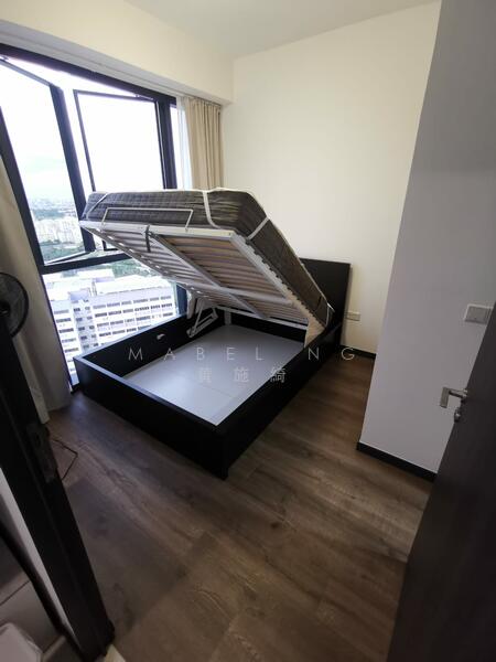 Queen size storage bed