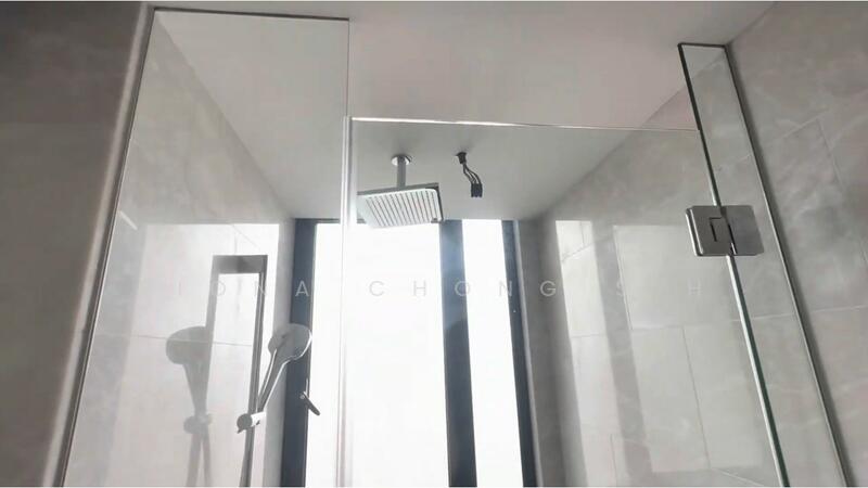 Bedroom 2 bathroom with window