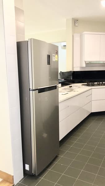 Villa Des Flores, 125 Whitley Road, 3 Bedrooms, 1,744 sqft, Condominium For Sale, by Iris Lee, 60178828 - Renovated Kitchen - PropertyGuru.com.sg