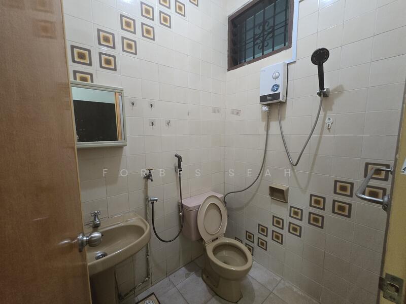1st Storey Common Bathroom