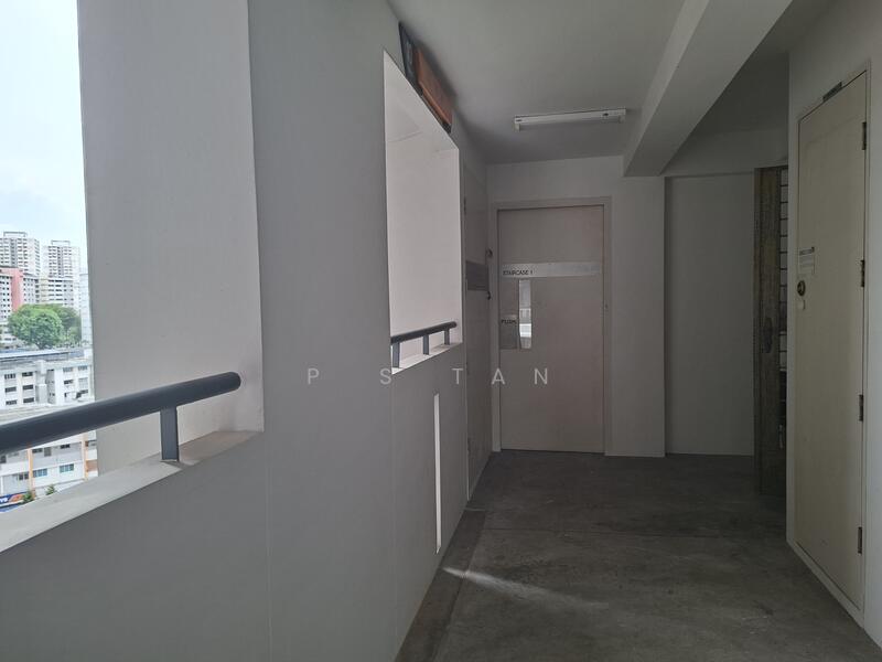 Corner unit with privacy
