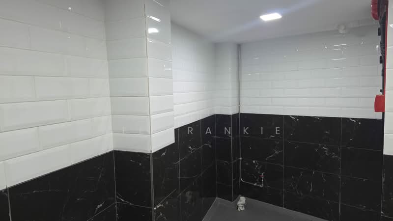 Club Street I Ann Siang I South Bridge Road, Club Street, 590 sqft, Shop / Shophouse For Rent, by Wee Frankie, 60179044 - Bathroom - CommercialGuru.com.sg