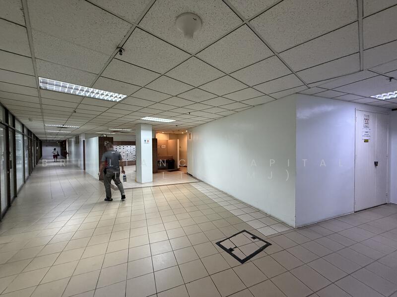 Manhattan House, 151 Chin Swee Rd, 5,963 sqft, Other Retail For Sale, by MJ ZHUO, 60179069 - Corridor - CommercialGuru.com.sg