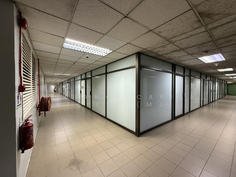 Manhattan House, 151 Chin Swee Rd, 5,963 sqft, Other Retail For Sale, by MJ ZHUO, 60179069 - Hallway - CommercialGuru.com.sg