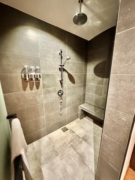 320 Orchard Road, Orchard Road, 2,325 sqft, Other Retail For Rent, by Jonathan Phay, 60179127 - Shower 4 - CommercialGuru.com.sg