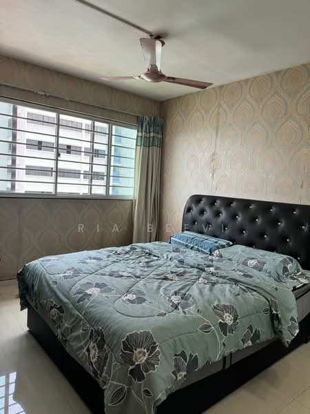 529 Jurong West Street 52 HDB Flat For Sale at S$ 700,000 | PropertyGuru Singapore - Bedroom