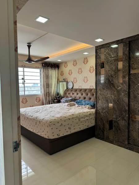 529 Jurong West Street 52 HDB Flat For Sale at S$ 700,000 | PropertyGuru Singapore - Bedroom