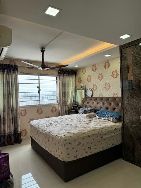 529 Jurong West Street 52 HDB Flat For Sale at S$ 700,000 | PropertyGuru Singapore - Bedroom