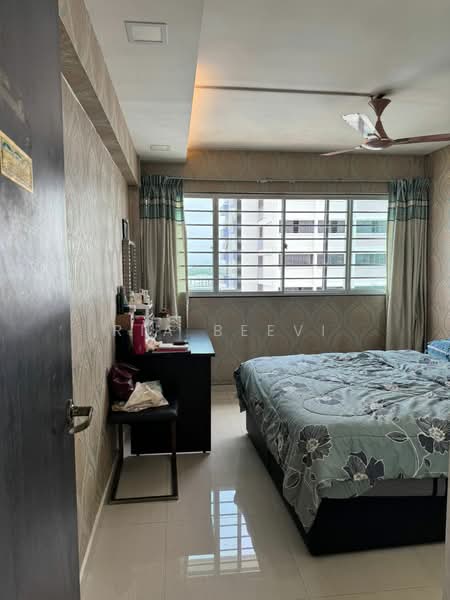 529 Jurong West Street 52 HDB Flat For Sale at S$ 700,000 | PropertyGuru Singapore - Bedroom