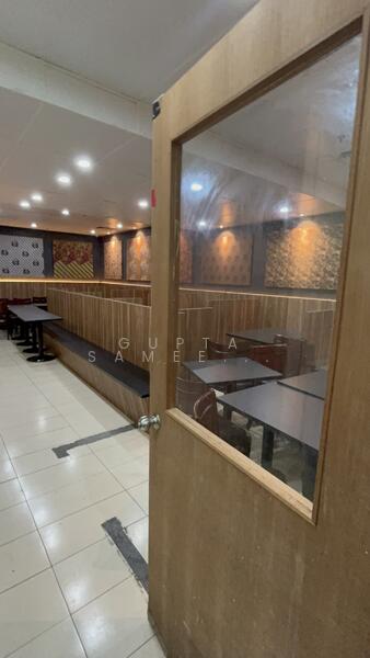 Lucky Plaza, 304 Orchard Road, 1,152 sqft, Other Retail For Rent, by Gupta Sameer Raj, 60179477 - CommercialGuru.com.sg