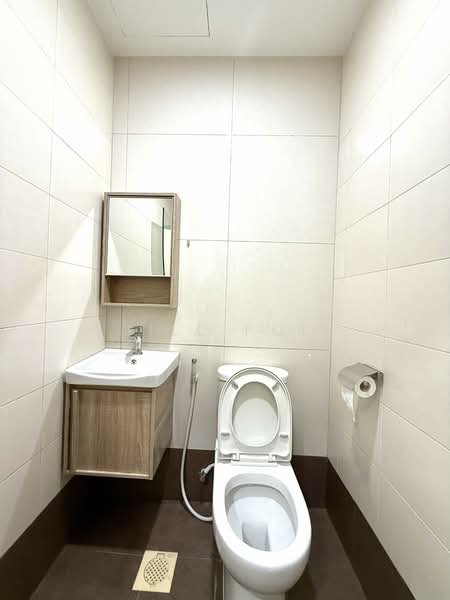 Katong / Joo Chiat Inter-Terrace Near Amenities, , 8 Bedrooms, 3,200 sqft, Terraced House For Rent, by Jill Poo, 60179727 - Bathroom - PropertyGuru.com.sg