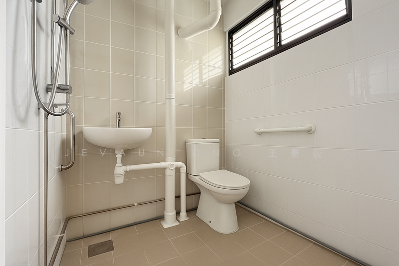 Master Bedroom Toilet