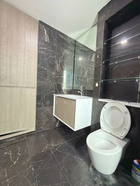 J Gateway, 2 Gateway Drive, 1 Bedroom, 474 sqft, Condominium For Rent, by Eugene Lim, 60179792 - Bathroom - PropertyGuru.com.sg