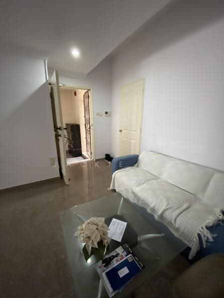 Birmingham Mansions, 130 Thomson Road, Newton / Novena, Room Rental, 80 sqft, Apartment For Rent, by Jackie Aw, 60179938 - Living Room - PropertyGuru.com.sg