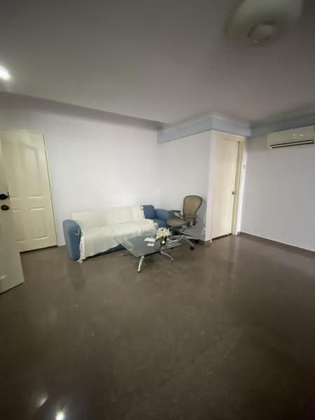 Birmingham Mansions, 130 Thomson Road, Newton / Novena, Room Rental, 80 sqft, Apartment For Rent, by Jackie Aw, 60179938 - Living Room - PropertyGuru.com.sg