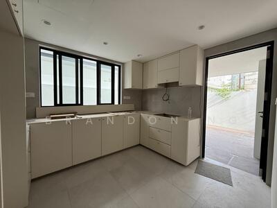 For Sale - ⭐️⭐️LANDED7772 @ BRAND NEW CORNER WALK TO MRT