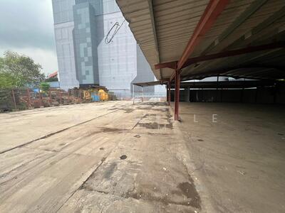 For Rent - Sheltered + Open Yard @ Defu