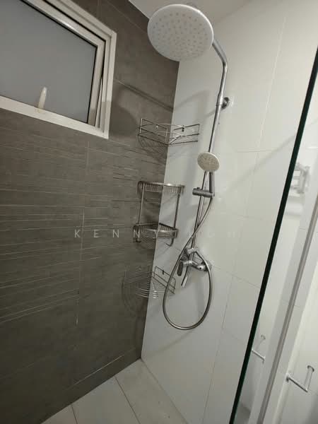 Lake Life, 4 Tao Ching Road, Room Rental, 110 sqft, Executive Condominium For Rent, by Kenny Loh, 60180231 - Bathroom - PropertyGuru.com.sg