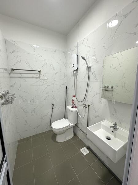 Studio Unit R4 - Bathroom