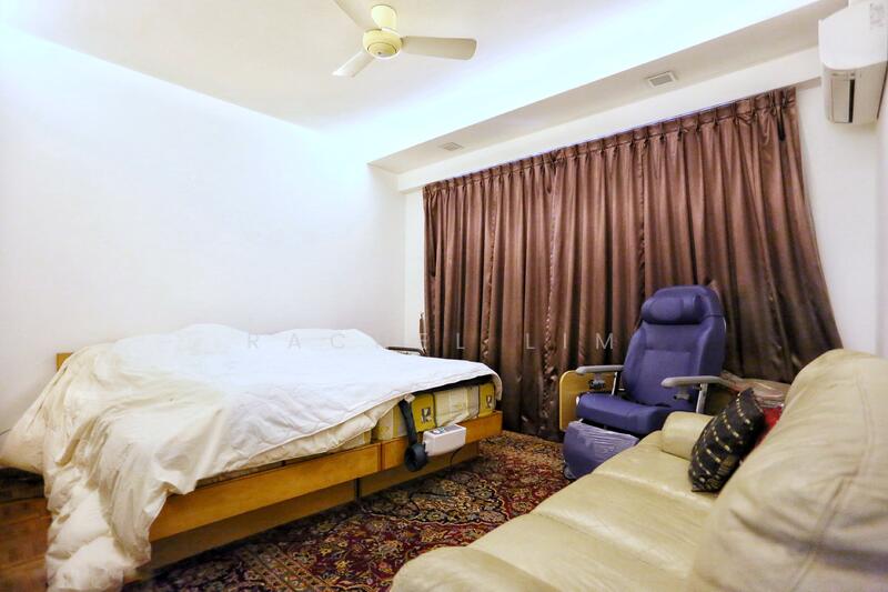 2nd Level: A spacious Master Bedroom with a walk-in-wardrobe & ensuite