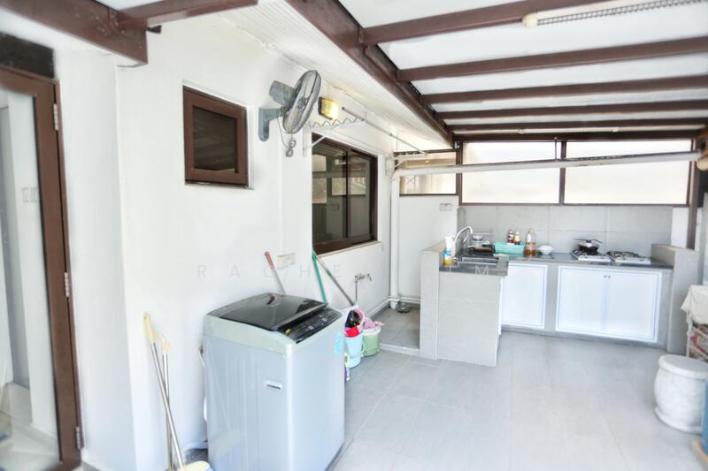 Step out to a fully-sheltered wet kitchen ideal for heavy cooking & a good-sized backyard as utility