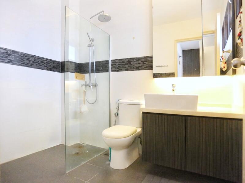 3rd Level: Spacious ensuite 