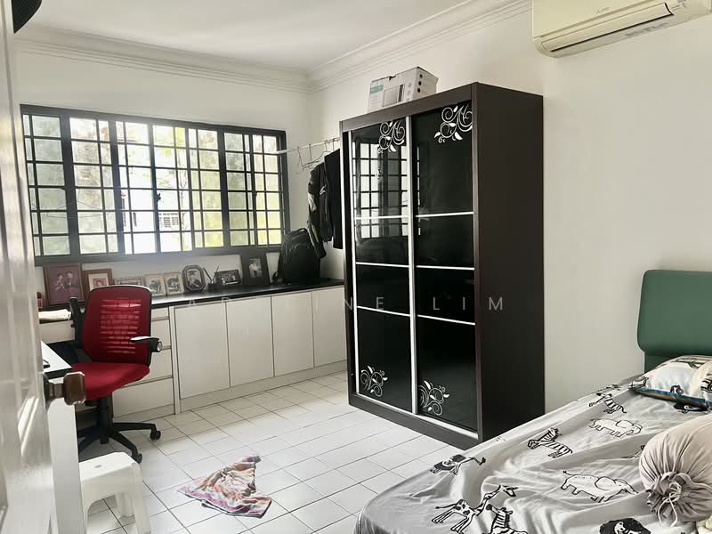 339 Bukit Batok Street 34, 339 Bukit Batok Street 34, 3 Bedrooms, 1,108 sqft, HDB Flat For Sale, by Adeline Lim, 60180815 - Bedroom - PropertyGuru.com.sg