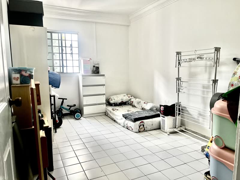 339 Bukit Batok Street 34, 339 Bukit Batok Street 34, 3 Bedrooms, 1,108 sqft, HDB Flat For Sale, by Adeline Lim, 60180815 - Bedroom - PropertyGuru.com.sg