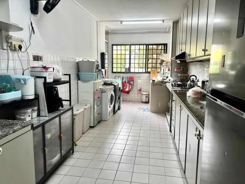339 Bukit Batok Street 34, 339 Bukit Batok Street 34, 3 Bedrooms, 1,108 sqft, HDB Flat For Sale, by Adeline Lim, 60180815 - Kitchen - PropertyGuru.com.sg