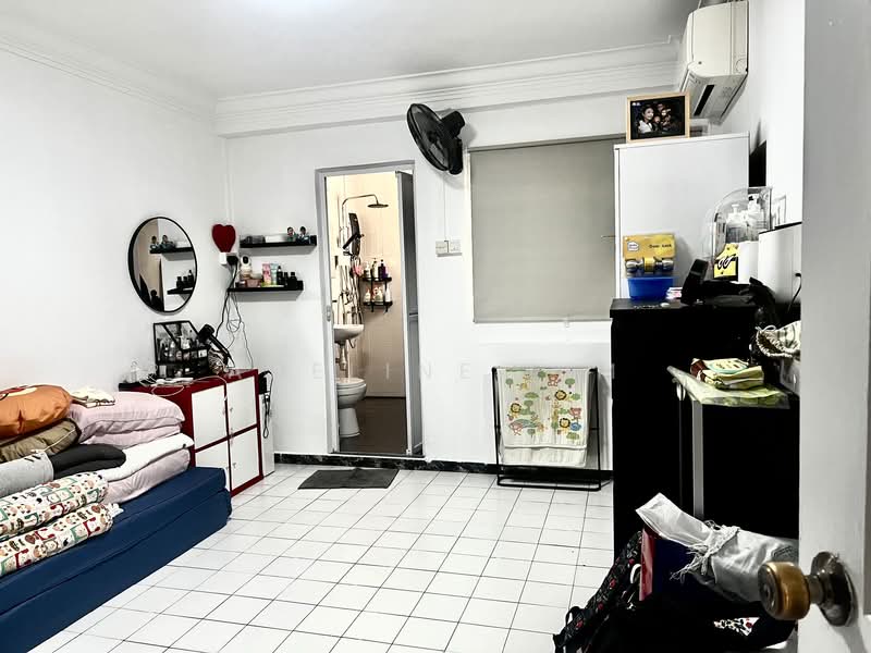 339 Bukit Batok Street 34, 339 Bukit Batok Street 34, 3 Bedrooms, 1,108 sqft, HDB Flat For Sale, by Adeline Lim, 60180815 - Bathroom - PropertyGuru.com.sg