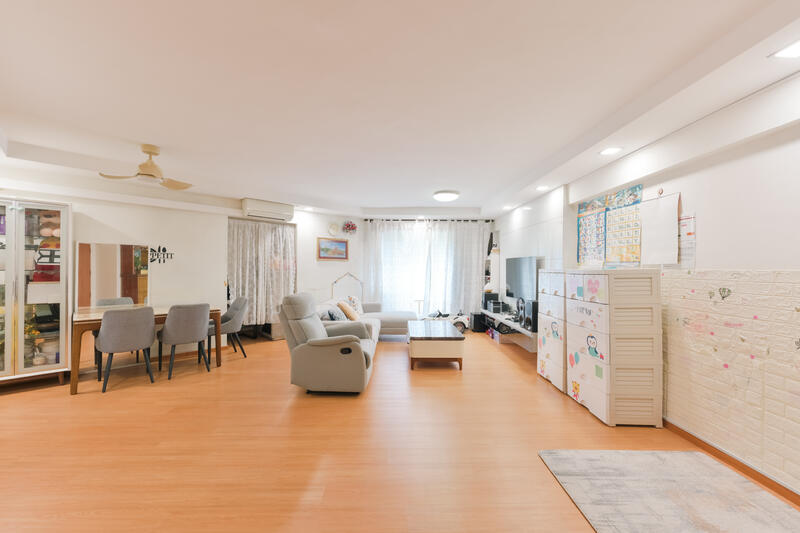 Spacious Living Room 