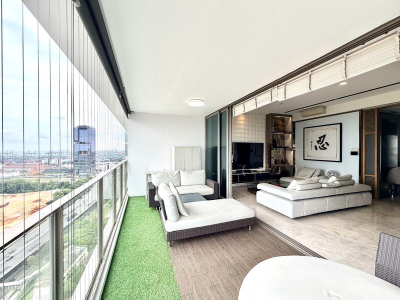 Balcony - Unblocked Sea-View