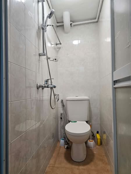 Lakeview Estate, 97A Upper Thomson Road, Room Rental, 100 sqft, Apartment For Rent, by Eric Lai, 60180953 - Bathroom - PropertyGuru.com.sg