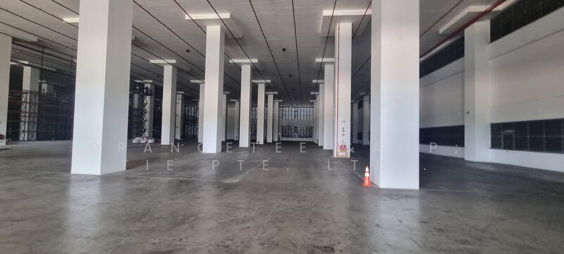 Warehouse, Pandan, Ramp up, High ceiling. Loading Bays, Warehouse, 24,000 sqft, Warehouse For Rent, by Jason Chong, 60181179 - CommercialGuru.com.sg